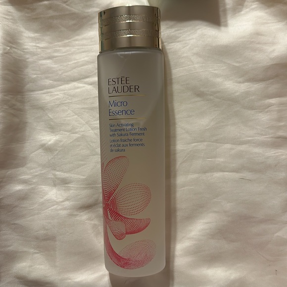 Estée Lauder Micro Essence with Sakura Ferment - Picture 5 of 5